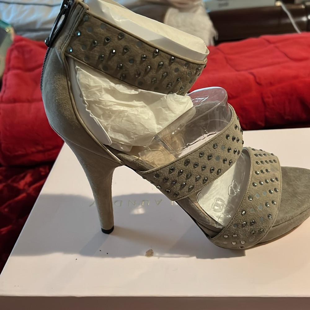 Via Spiga Angela Women's Tan Suede Crystal Embellished Sandals NEW Sz 8